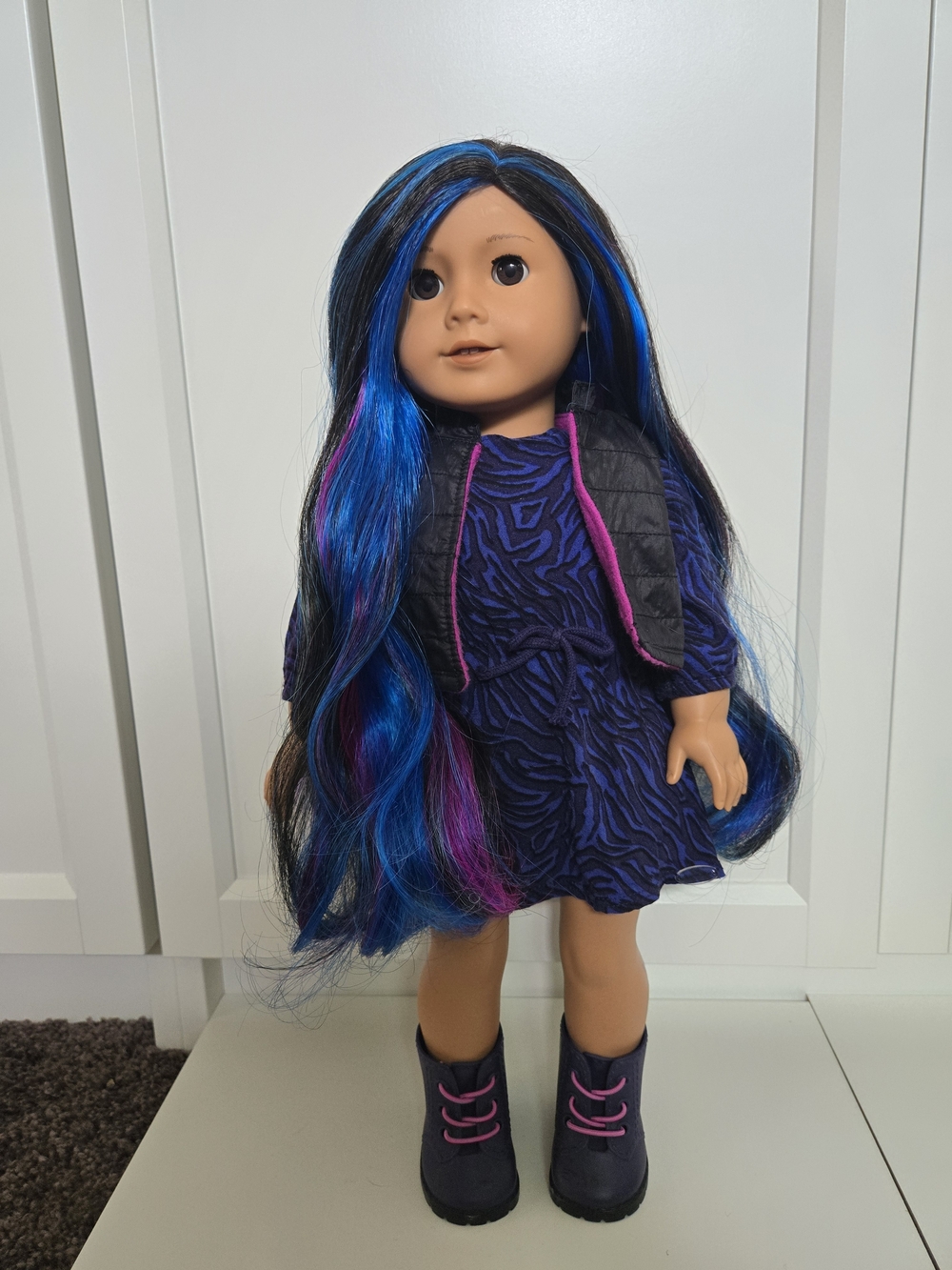 retired american girl Truly me #92 'street chic' doll with original outfit